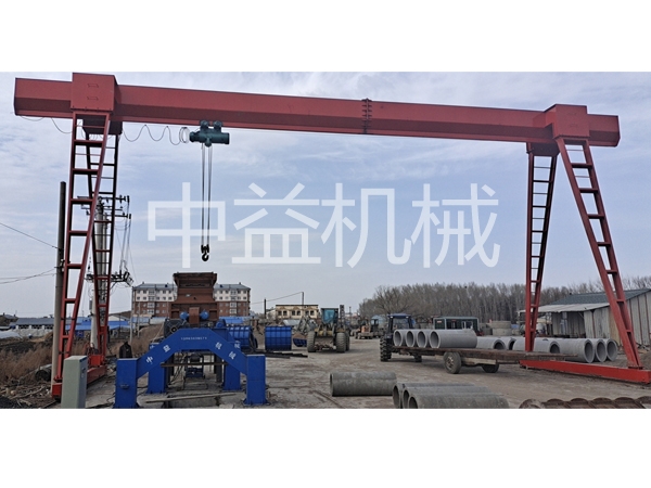 悬辊式水泥制管机